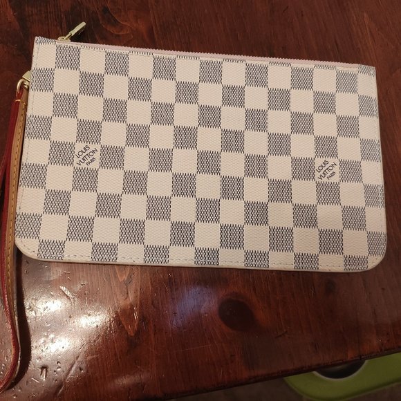 Louis vitton oversized wristlet - Picture 1 of 6